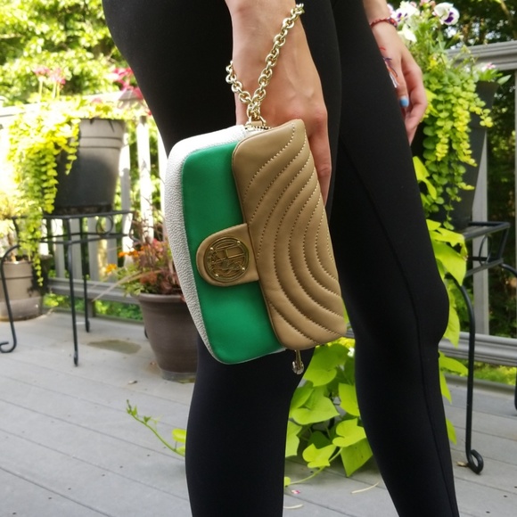 Green Henri Bendel Clutch - Picture 4 of 4